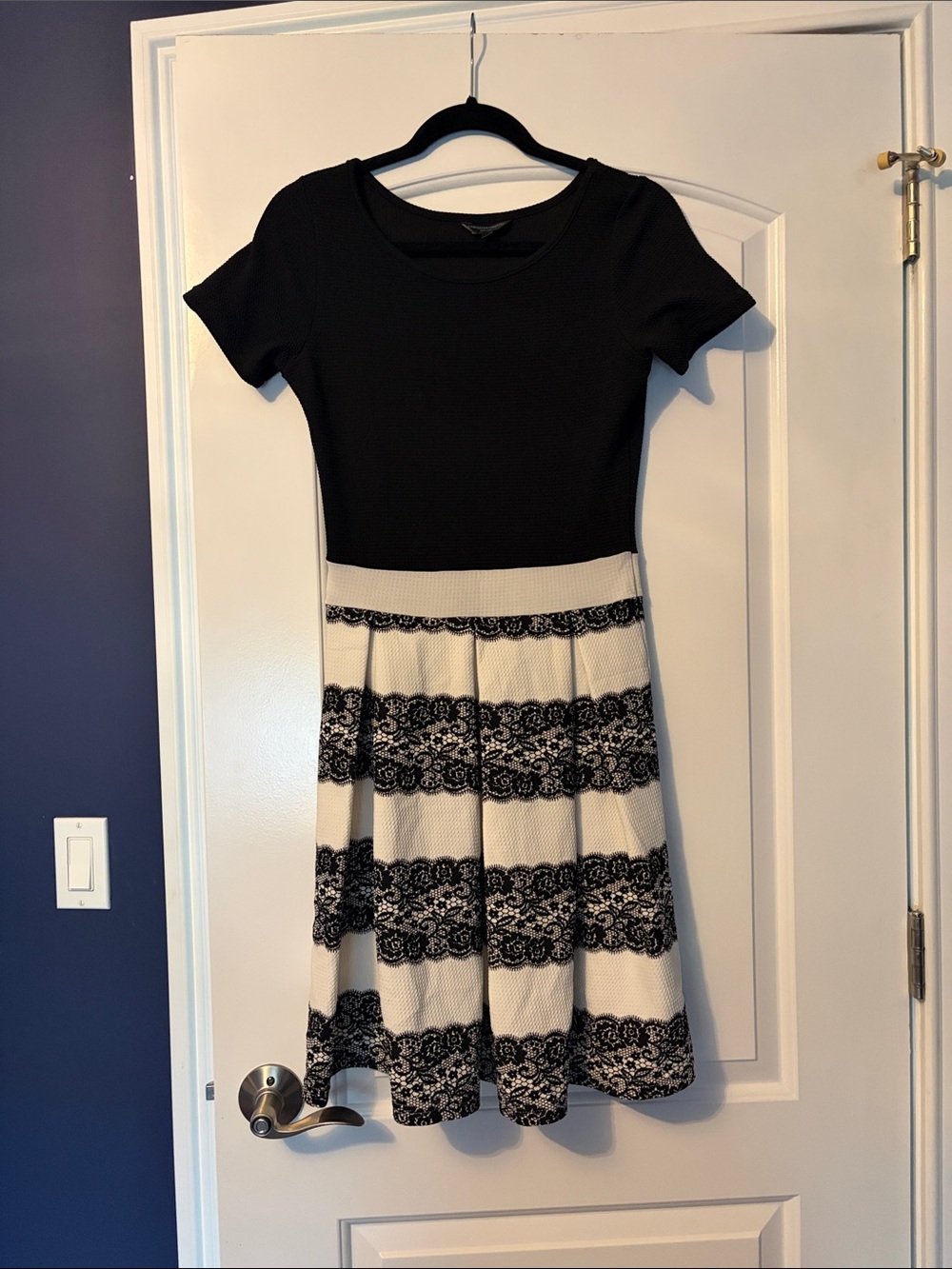 Christian Siriano Black Round-Neck Top
